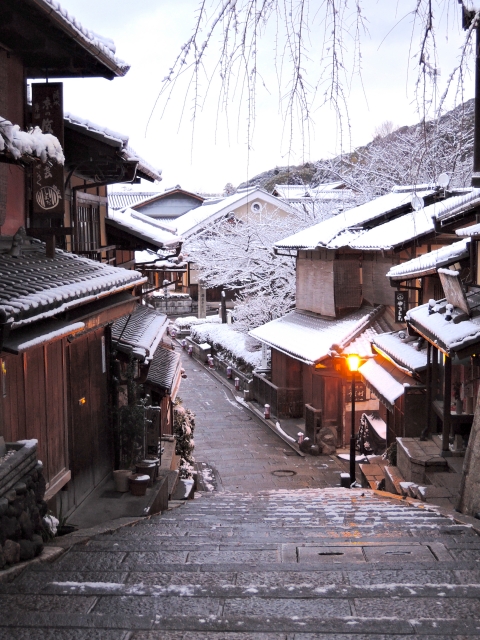 早朝の京都産寧坂